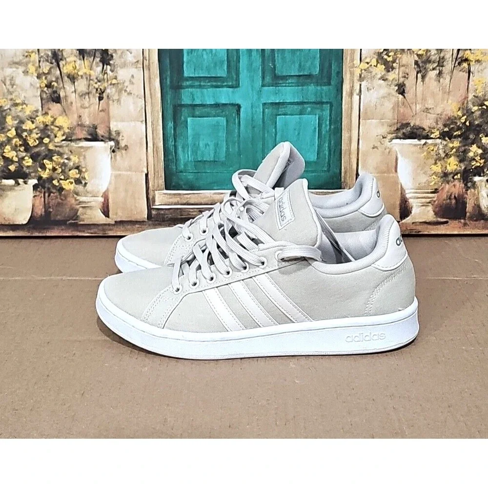 Adidas  Cloudfoam Women's  US Size 8 Sneakers  - HWI 28Y001
